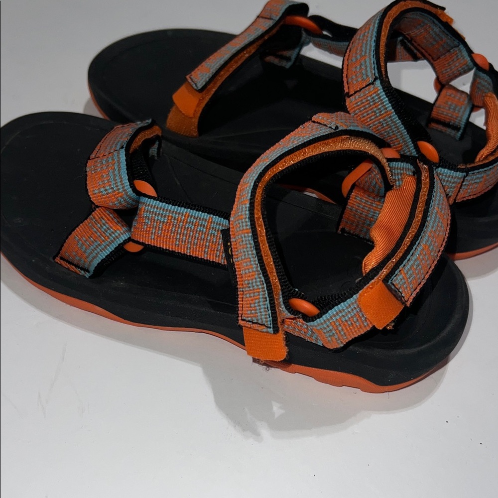 Kids Teva Orange and Black Strappy Sandals size 2 - Picture 3 of 7